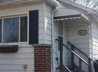 824 Parkwood Ave, Ypsilanti, MI 48198