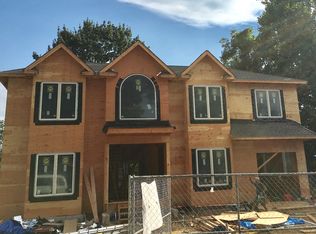 28 Harding Ave, Roslyn Heights, NY 11577