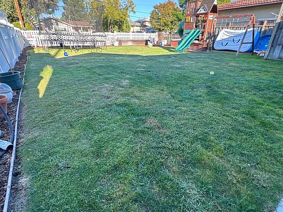 2nd image of 300 Beresford Ave