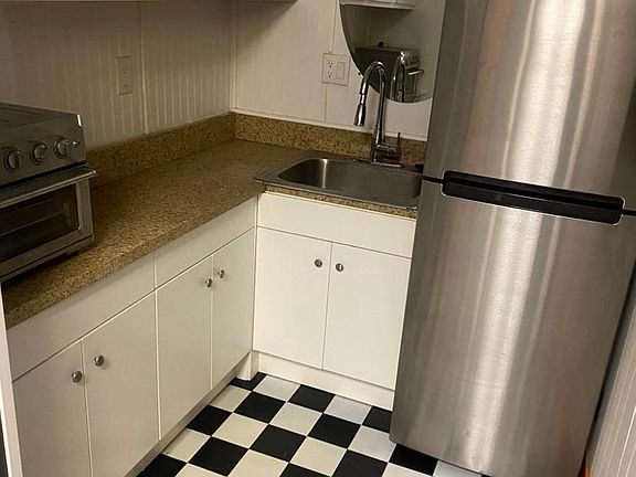 2nd image of 2810 Sherwin Ave #D