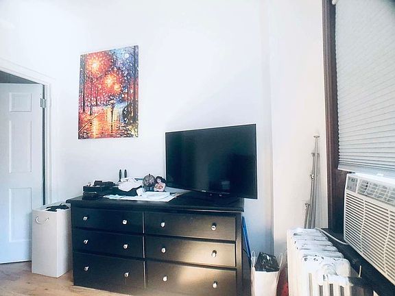 3rd image of 455 18th St #1