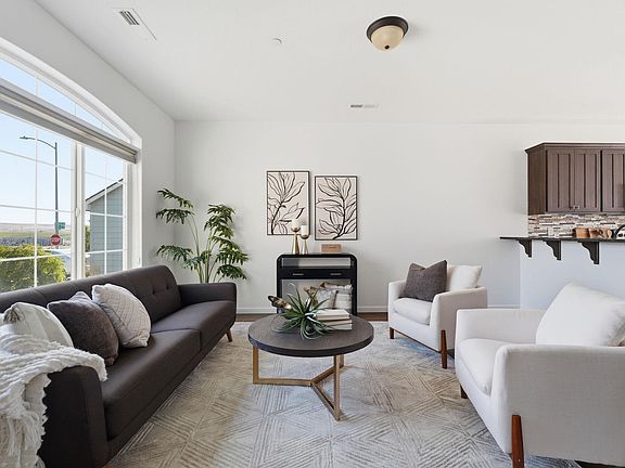 3rd image of 4860 Corvina St