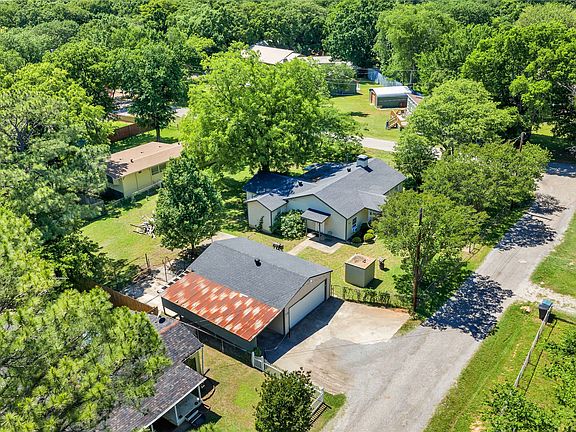2nd image of 14 Hancock Ln