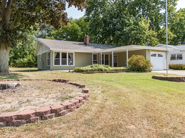 214 Fairfield Dr, Paw Paw, MI 49079