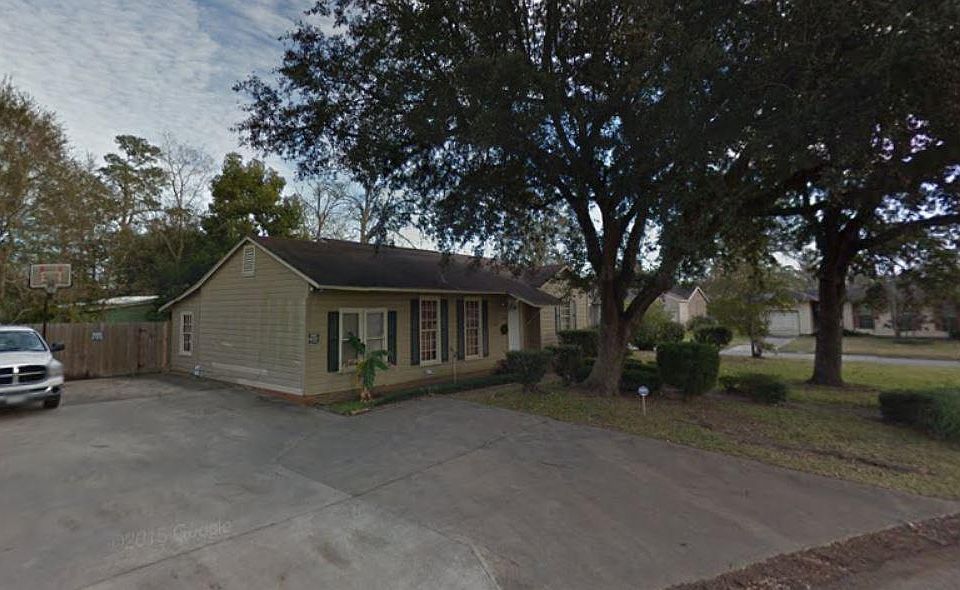1st image of 102 Lakeside Dr