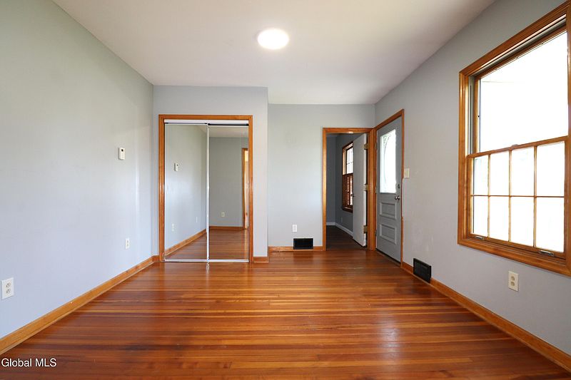 3rd image of 319 Melrose Street
