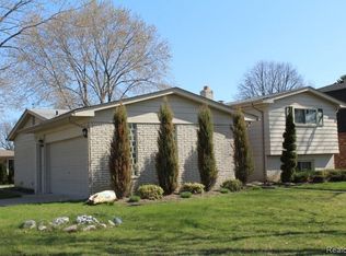 4909 Queen Dr, Sterling Heights, MI 48310