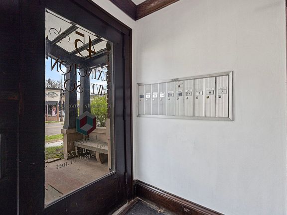 5th image of 45 Lexington Pkwy S APT 6