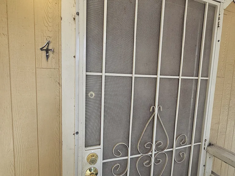 115 S Evergreen Rd #4 — Photo 2