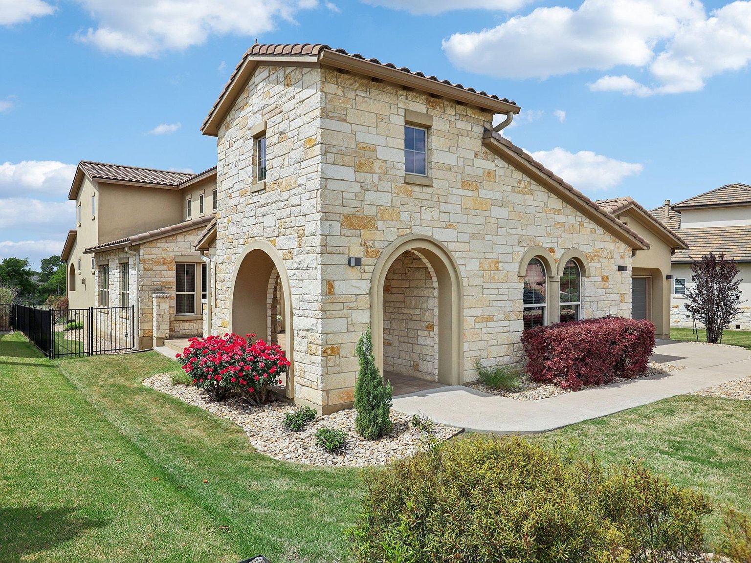 109 Charmstone Ln