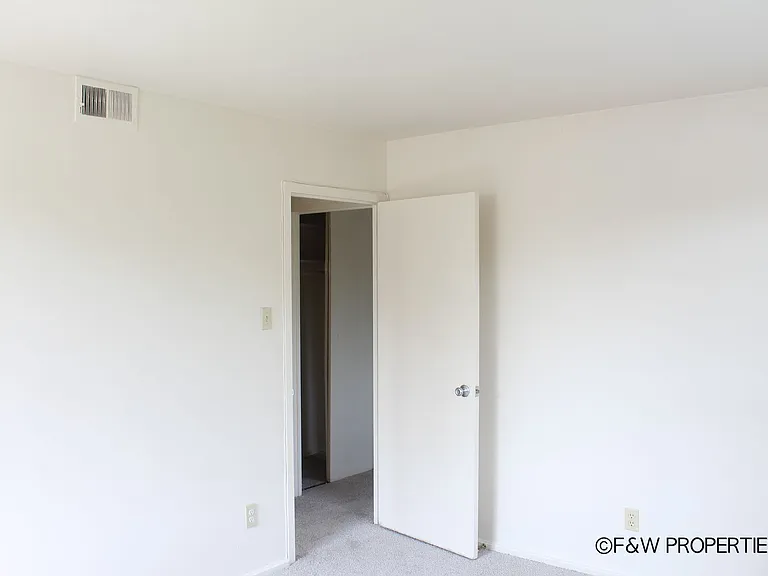 Clifton Woods Apartments — Photo 32