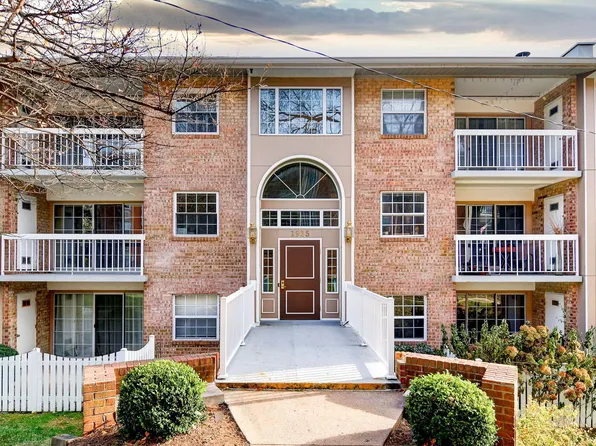 1935 Wilson Ln APT 104, Mc Lean, VA 22102