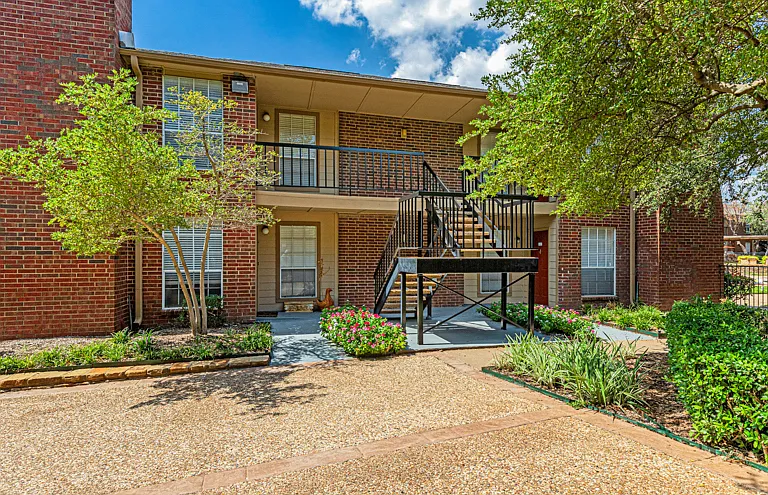 Parc Plaza Apartments — Photo 11