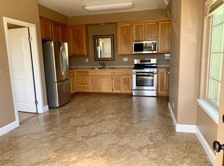 1406 Trombetta St, Santa Rosa, CA 95407