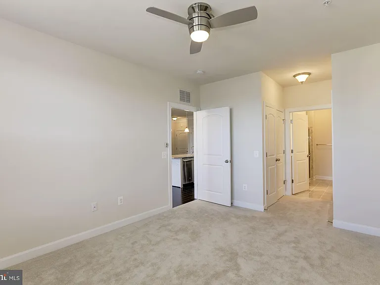 13740 Endeavour Dr #403 — Photo 11