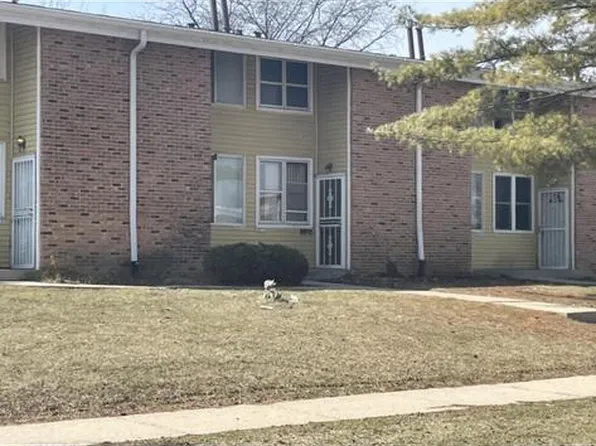 9097 North 95th STREET #F, Milwaukee, WI 53224