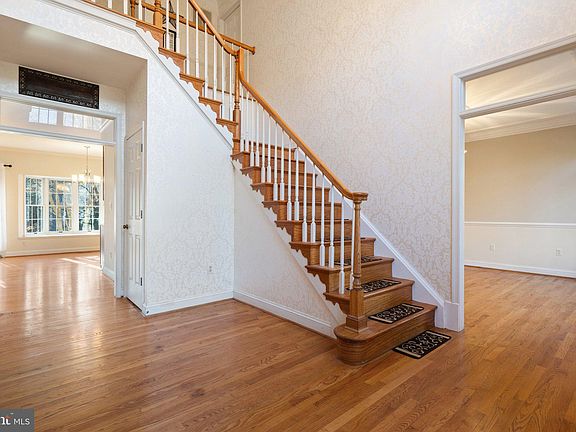 3rd image of 6823 Sandstone Ct