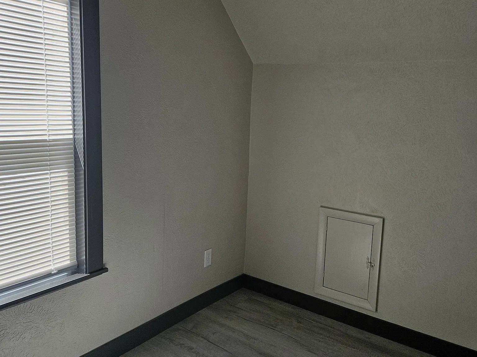 3 bed, 1200 sqft, $1,200 — Photo 2