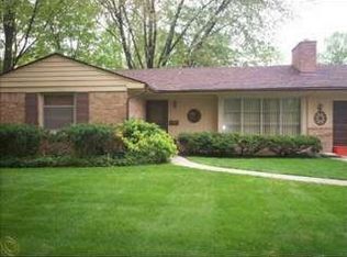 29949 Pleasant Trl, Southfield, MI 48076