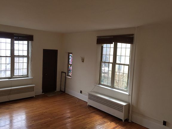 5th image of 48 Tompkins Cir #48