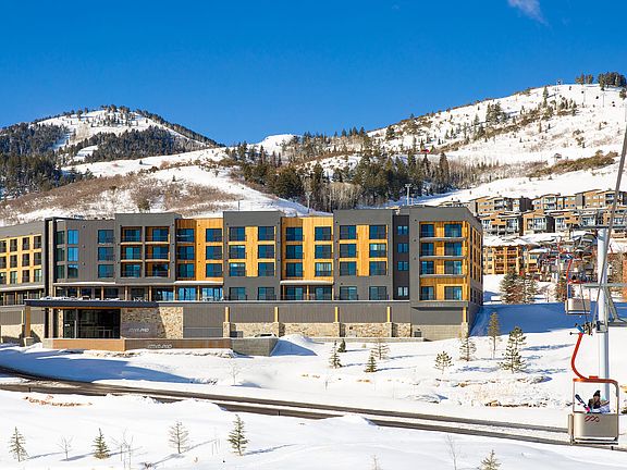 __ Winter in Park City _ View from the Cabriolet ____
__ Stunning winter views from the Cabriolet, located right in front of the resort. Enjoy easy access to the slopes and experience the snow at the base of Canyons Village.