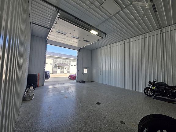 2nd image of 747 Mallwood Building 2-6