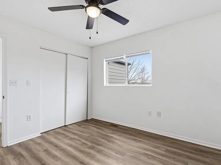 1447 E Oakwood Ln — Photo 20