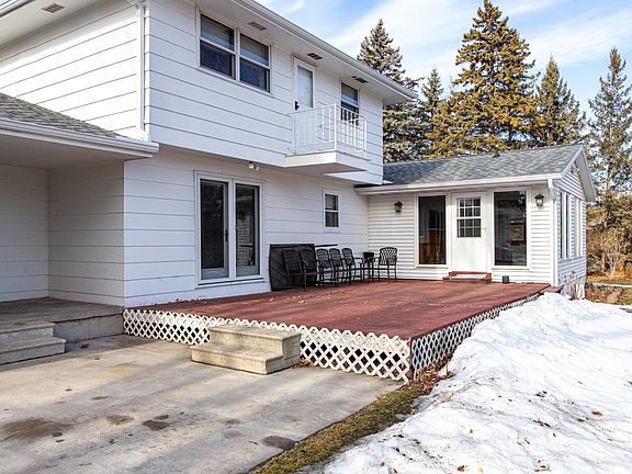 3rd image of 2965 Packerland Dr