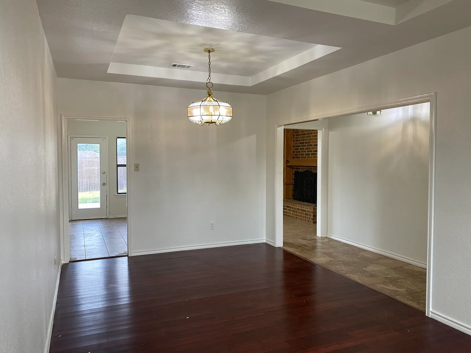 4 bed, 1905 sqft, $2,500 — Photo 2
