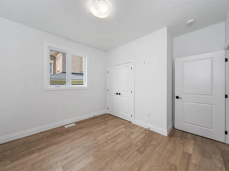 397 Victoria St — Photo 4