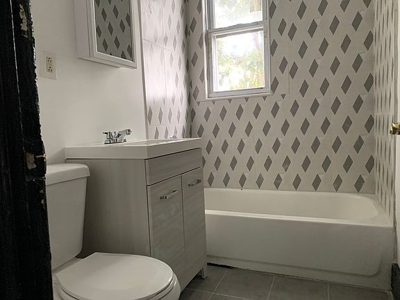 5th image of 214 Mallory Ave #50E