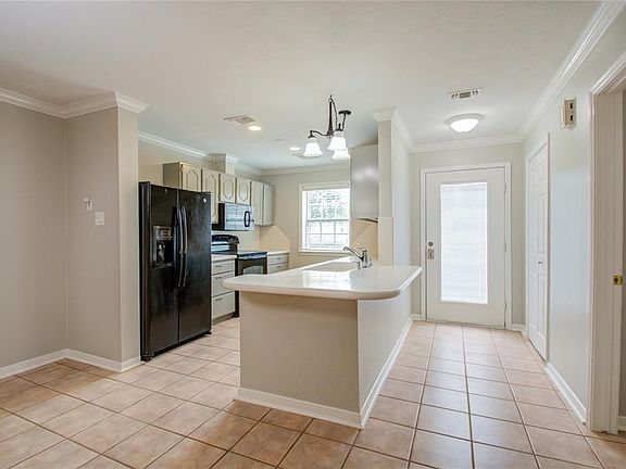 3rd image of 2030 Plantation Dr APT B4