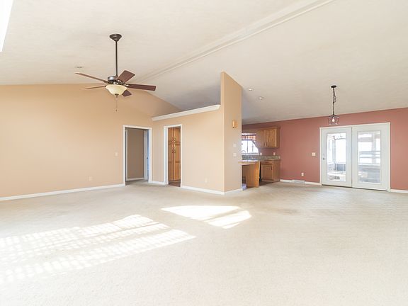 5th image of 166 W Woodland Dr
