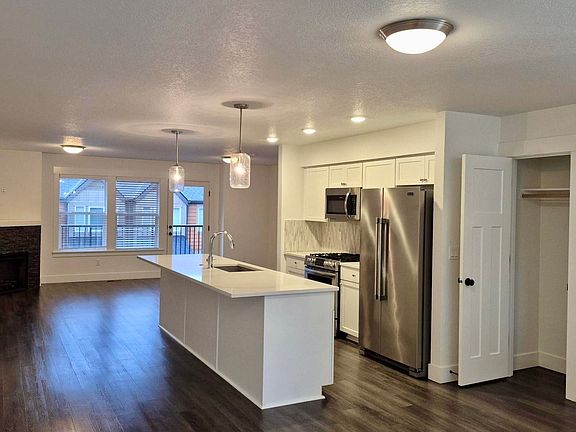 3rd image of 16769 Champion Way