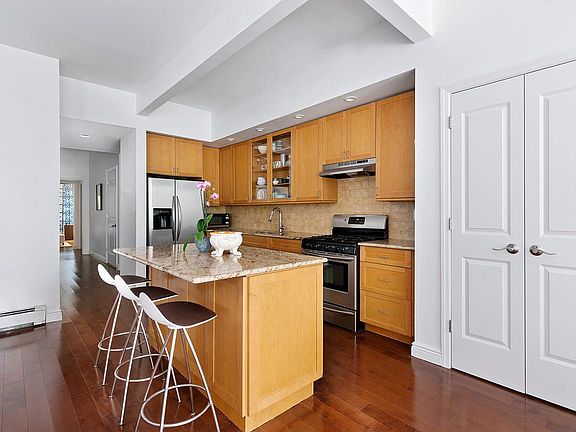 5th image of 244 N 5th St APT 1