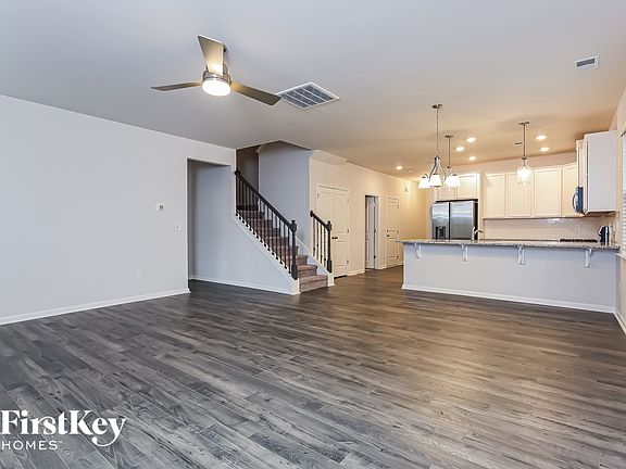 4th image of 111 Wild Lily Dr