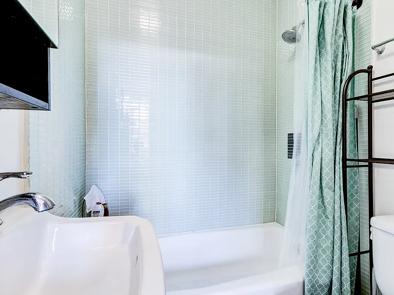 423 W 8th St #714 — Photo 5
