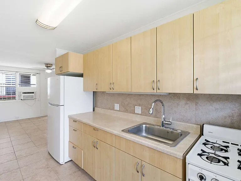 720 Birch St #D — Photo 4