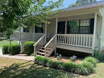 3rd image of 268 Crescent Dr SE