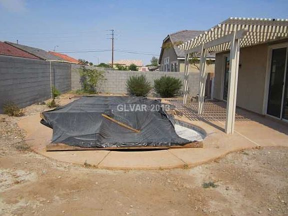 4th image of 2030 W El Campo Grande Ave