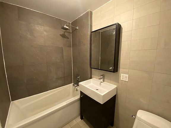5th image of 58 Stagg St #3T