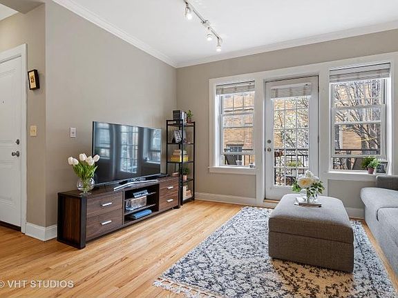 3rd image of 2237 N Lincoln Ave APT 3b