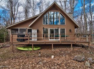1521 Crestview Ln, Pocono Pines, PA 18350