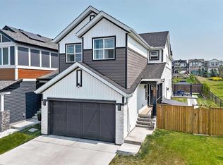 142 SW Lucas Ter NW, Calgary, AB T3P 1P9