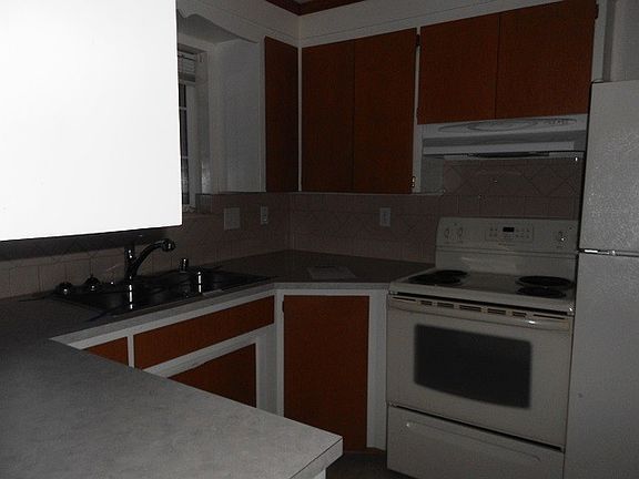 5th image of 826 9th Ave NW
