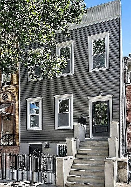 1st image of 27 Monaco Pl