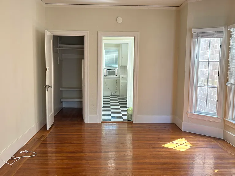 1434 Lakeshore Avenue — Photo 8