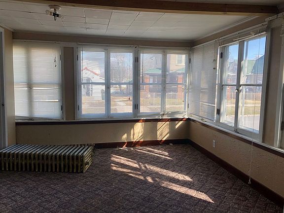 4th image of 208 E Missouri St