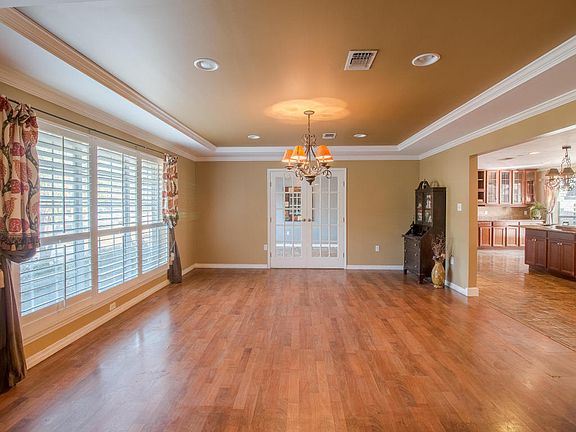 5th image of 16 Greenbriar Dr