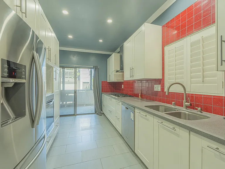 2510 W Macarthur Blvd #G — Photo 2